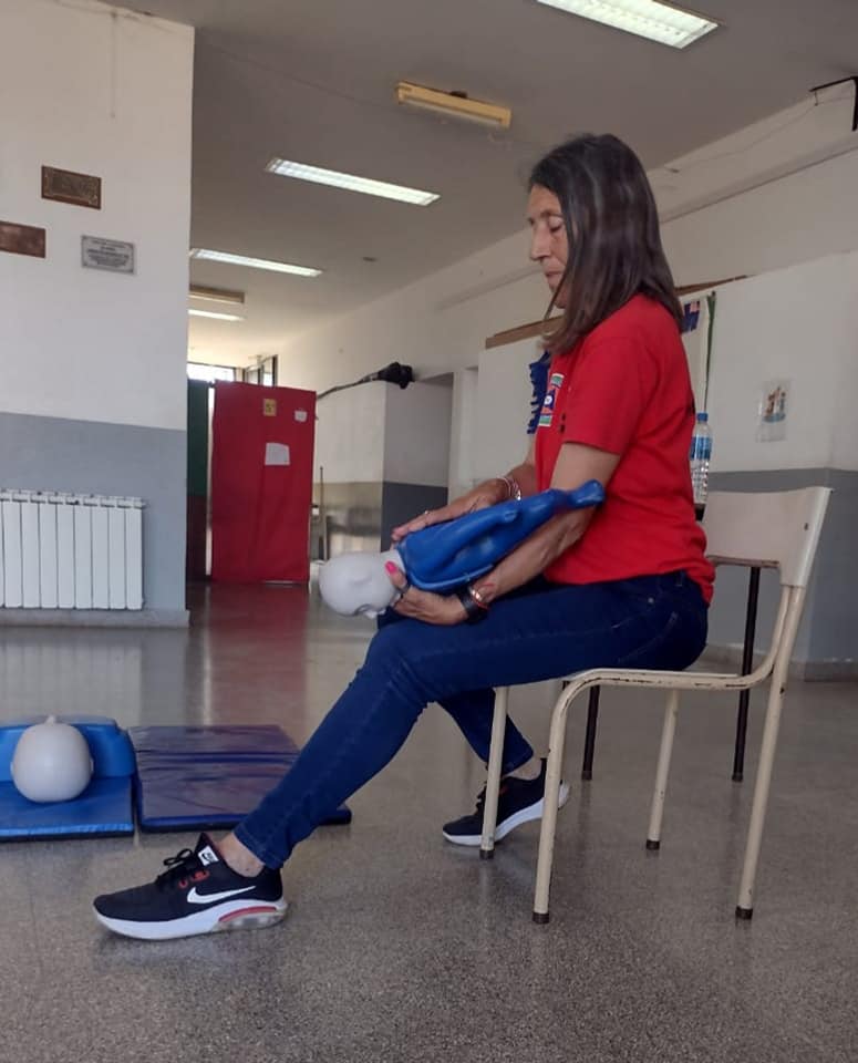 Una madre realizó maniobra de Heimlich y salvó la vida de su bebé en Chascomús