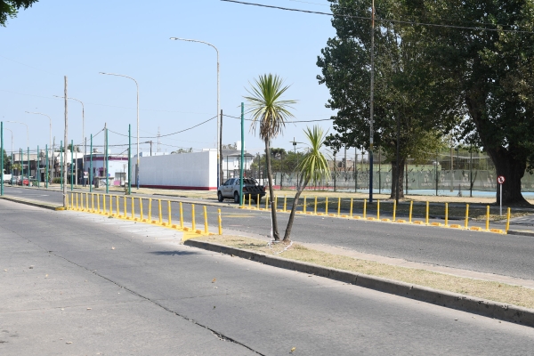 Se implementó el corte de calle Márquez en el carril central de avenida Alfonsín