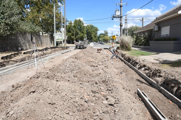 BARRIO ESCRIBANO: Avanzan los trabajos para la pavimentación de la calle Río Negro