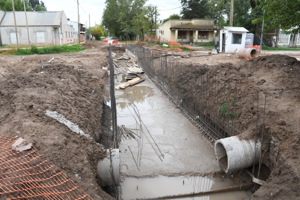 Etapa final de la obra del nuevo desagüe en calle Colombia y Obligado