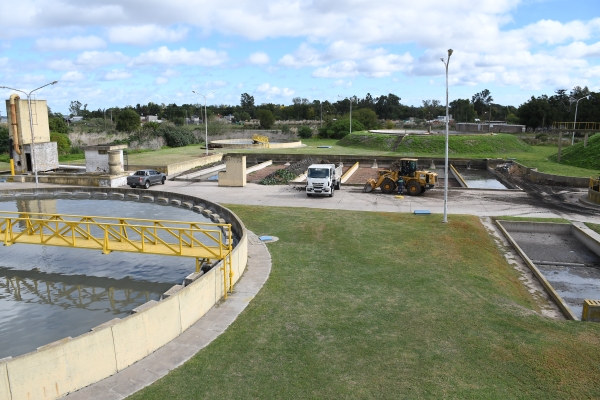 Funcionarios y concejales visitaron la Planta Depuradora y observaron los avances de la obra de puesta en valor