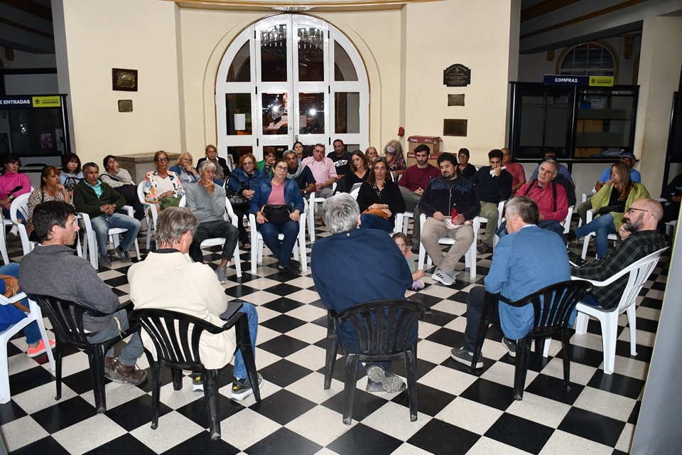 El intendente Gastón compartió un encuentro con vecinos de barrio Fátima