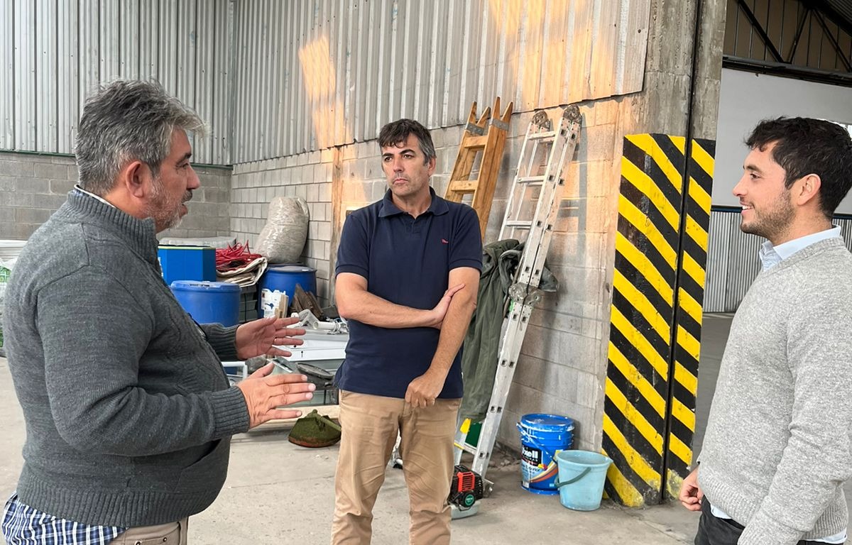 Ferrante visitó una nueva fábrica de aberturas de aluminio local