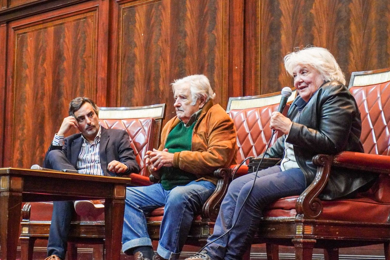 Diálogo con Jorge Cuello: Pepe Mujica y Lucia Topolansky disertaron en la Facultad de Derecho de la UBA