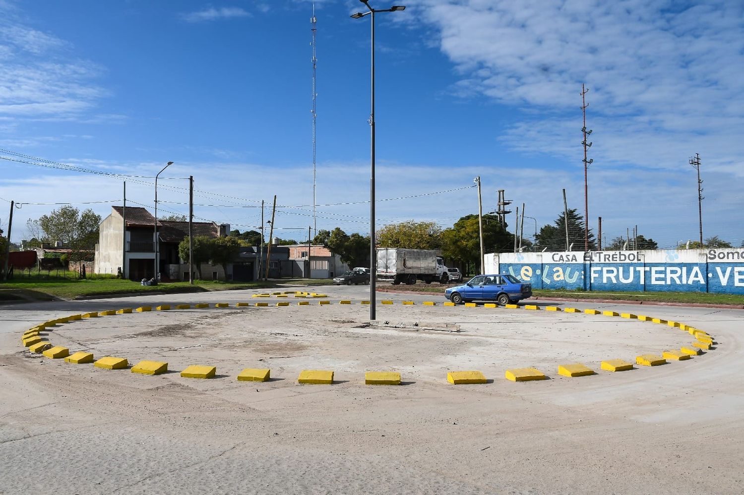 Tránsito más fluido y seguro: Finalizan trabajos en la nueva rotonda de Machado y Escribano