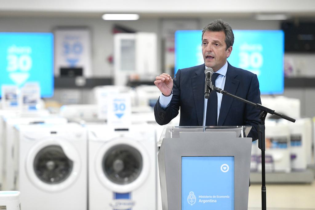 Límite ampliado en tarjetas y crédito al consumo: ¿qué anunciará Massa este lunes?