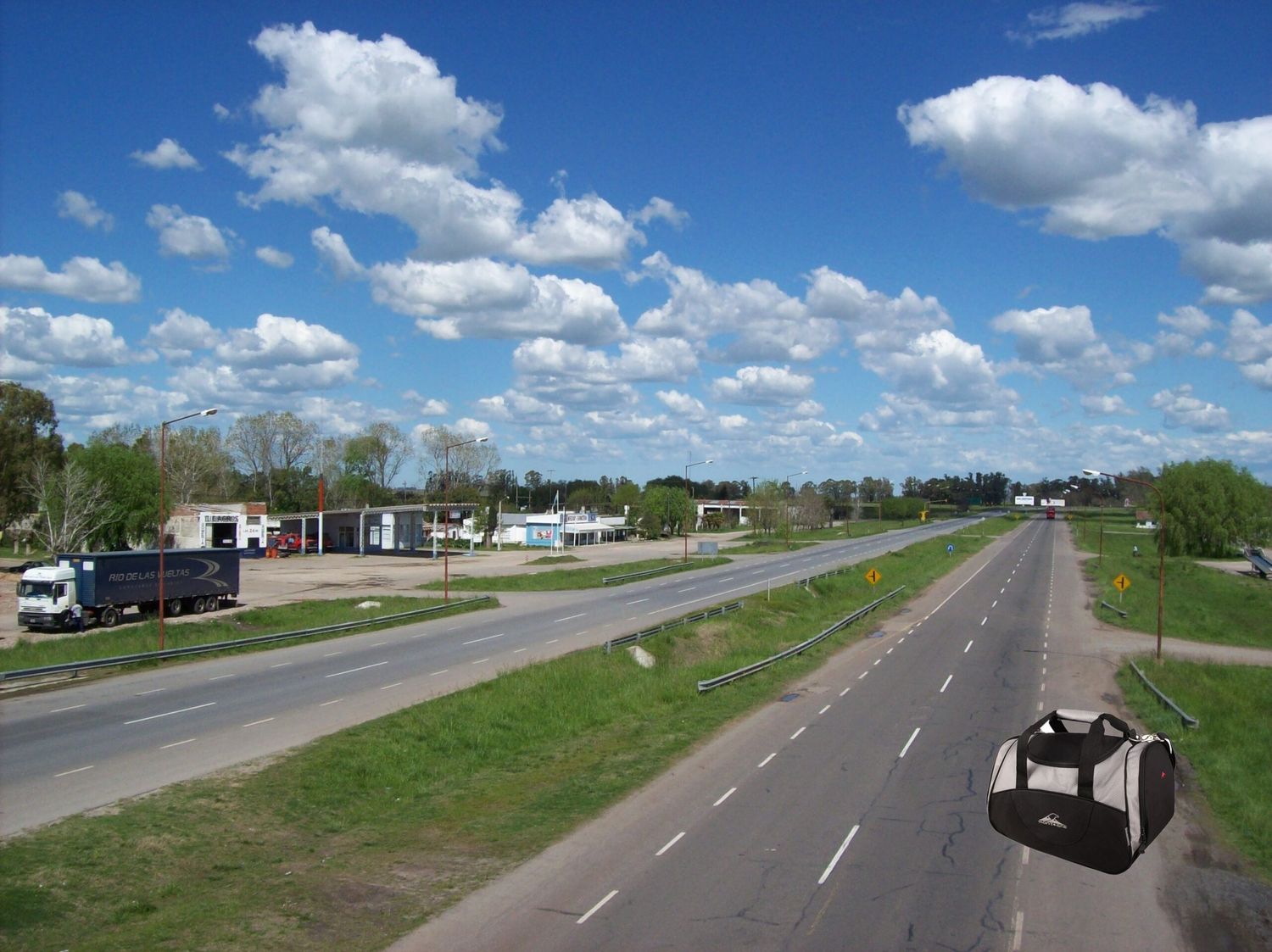Un vecino de nuestra ciudad encontró un bolso con dinero en la ruta 2 y lo devolvió a su dueño