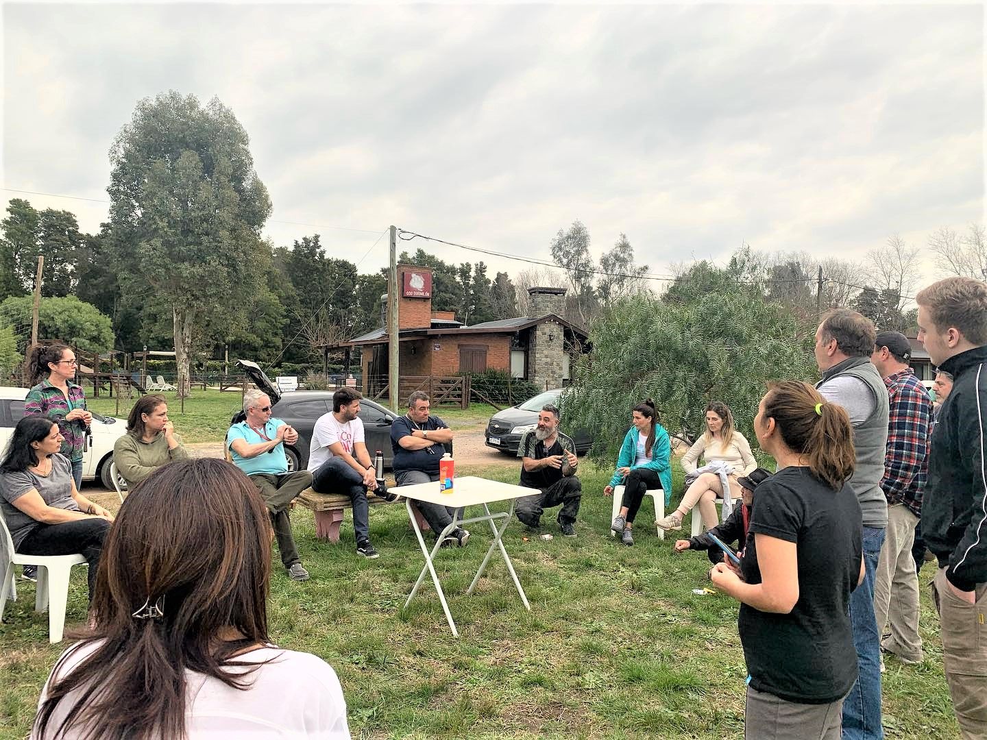 Reunión del Dr. Santiago Dos Santos con vecinos del barrio Lomas Altas