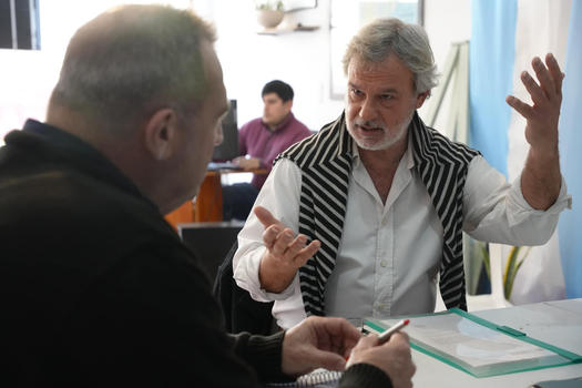 Ex custodio de Raúl Alfonsín coordina los equipos de seguridad de Santiago Dos Santos