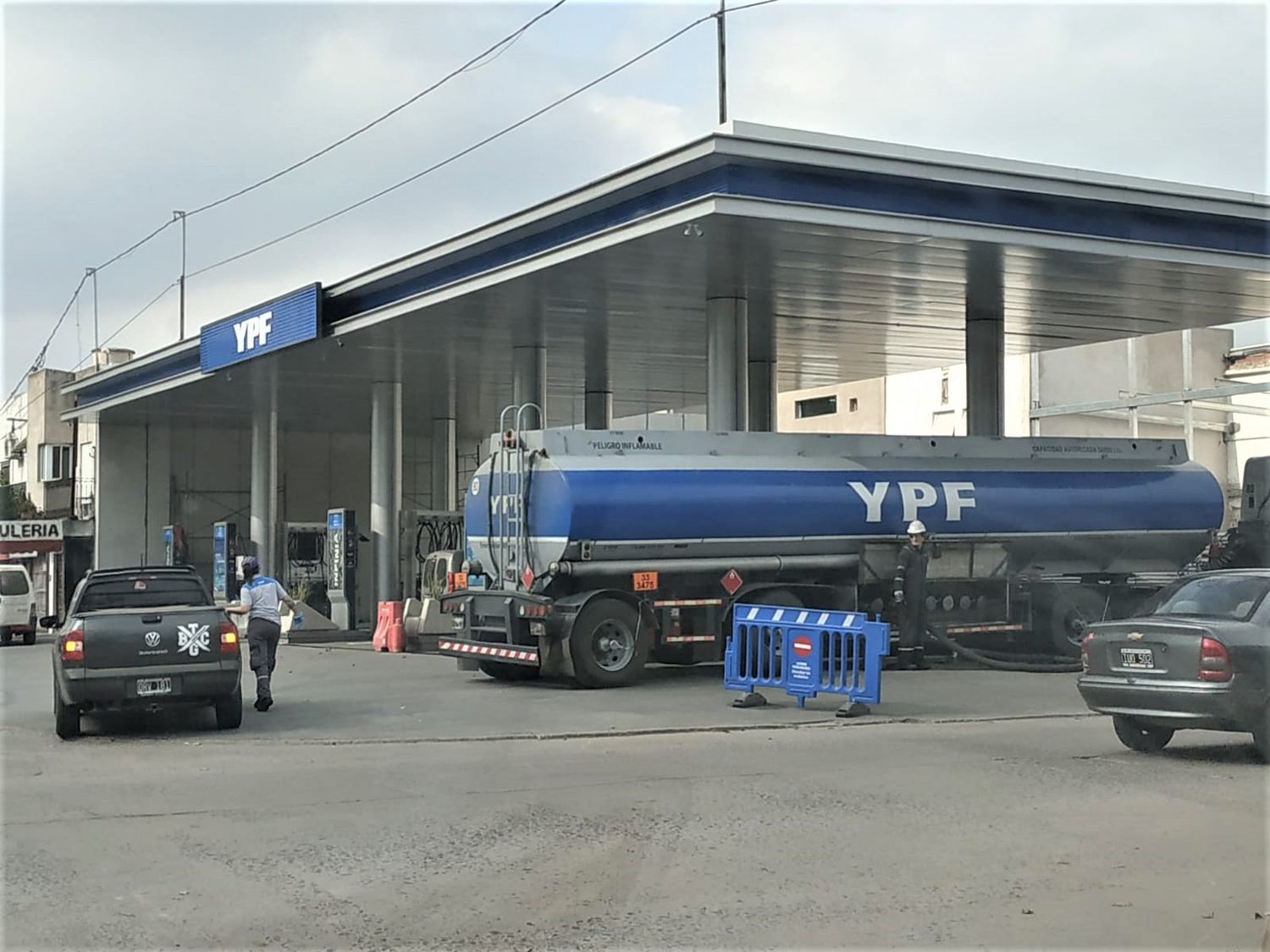 Fue dado de alta el bombero que cayó de una escalera durante un siniestro en calle Belgrano y Escribano