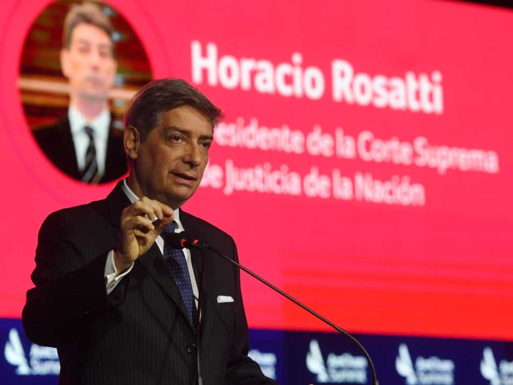 Rosatti cruzó a Milei: “Si una dolarización elimina la moneda argentina es inconstitucional”