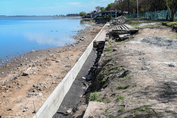 Avanza la reparación y mantenimiento de murallas en el sector costanero
