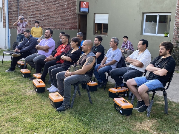 Entregaron certificados del curso de electricidad domiciliaria a vecinos de Chascomús