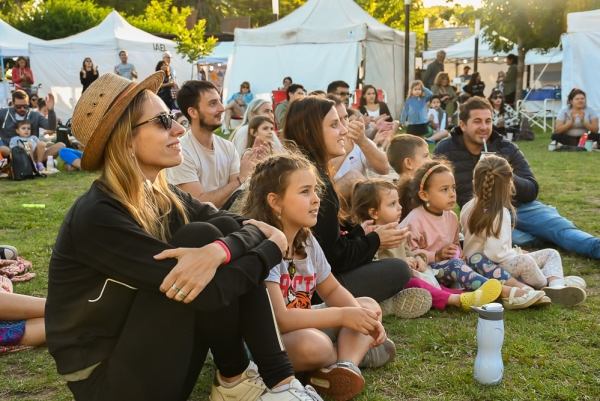 Turistas y vecinos disfrutaron de un festival repleto de arte y emprendimientos locales