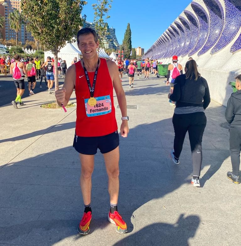 Fernando Llanos completó con éxito este domingo el Maratón de Valencia