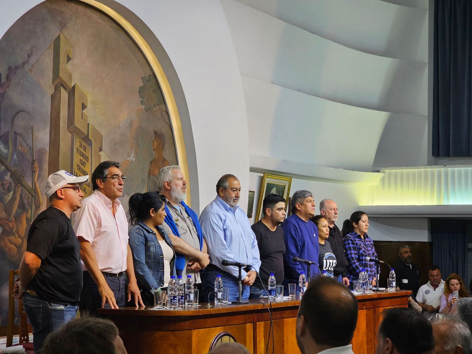 La CGT y organizaciones sociales le advierten a Javier Milei con “salir a la calle”