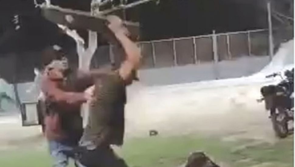 Brutal ataque en patota en Bragado: “Murió ese, lo rompieron todo”
