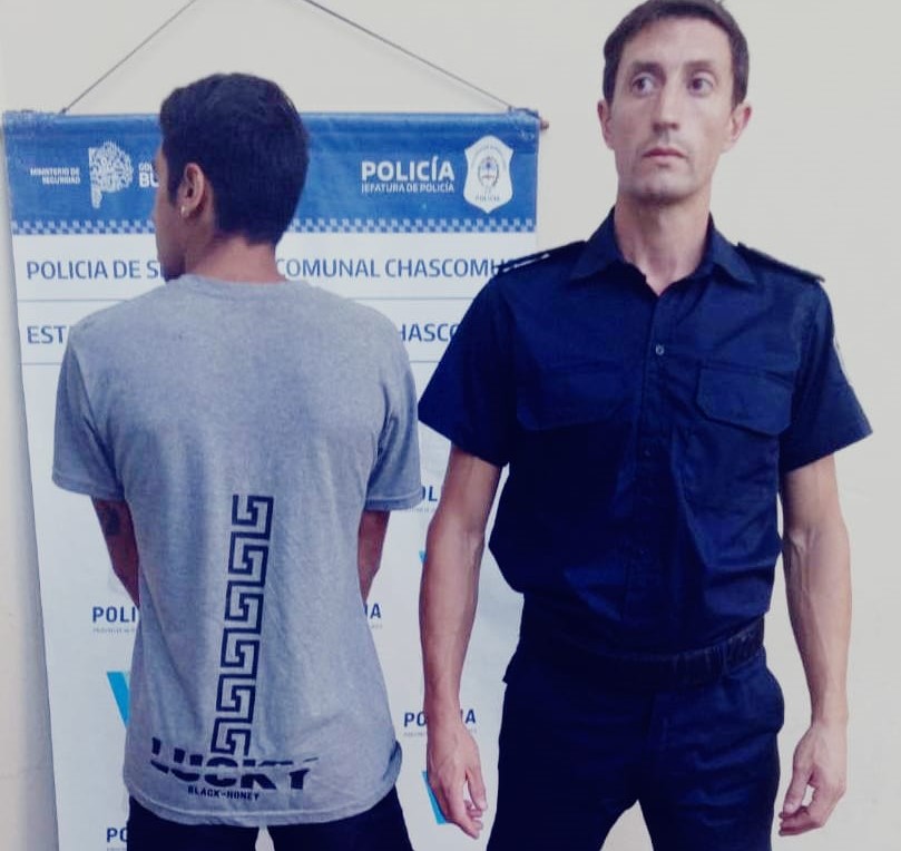 Masculino aprehendido tras cometer hurto en un comercio de la calle Yrigoyen