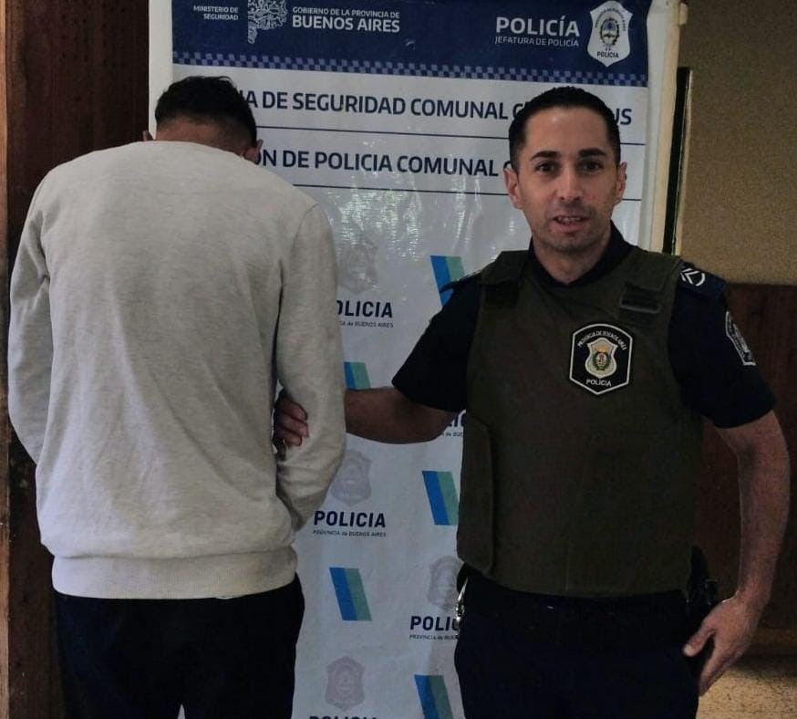 Se detuvo a una persona que intentaba sustraer un vehículo en Pasaje Colonial y Escribano