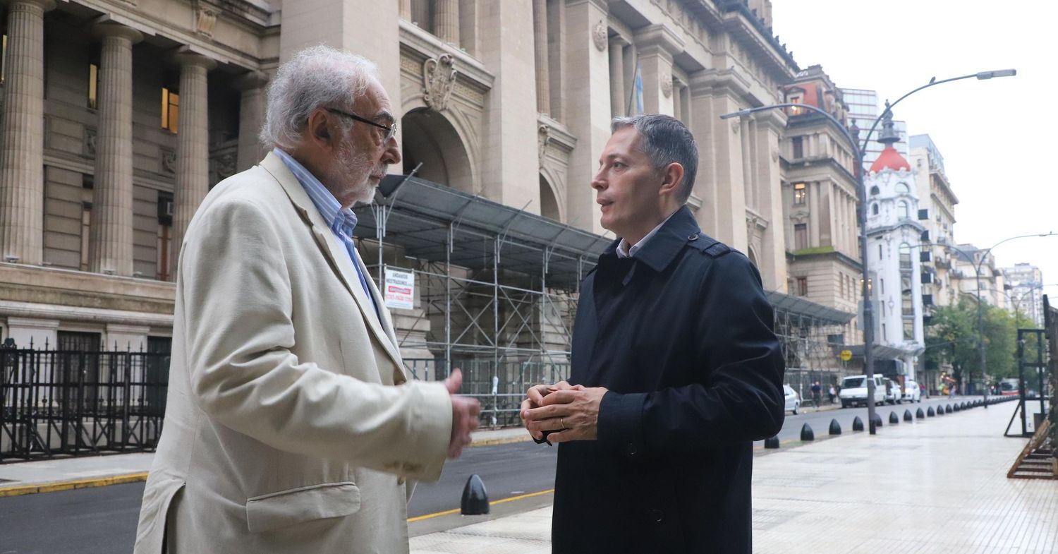 Un intendente bonaerense hizo una presentación en la Justicia para frenar el cierre de Télam