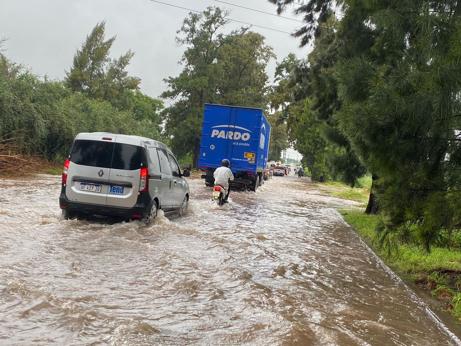 El norte de la provincia continúa bajo alertas por tormentas: hay usuarios sin luz y zonas inundadas