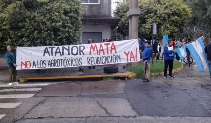 SAN NICOLÁS: Concentración y marcha de vecinos por el cierre y reubicación de la planta de Atanor