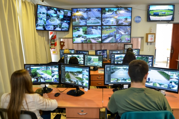 Colaboración de la patrulla municipal y del centro de monitoreo para la prevención de delitos