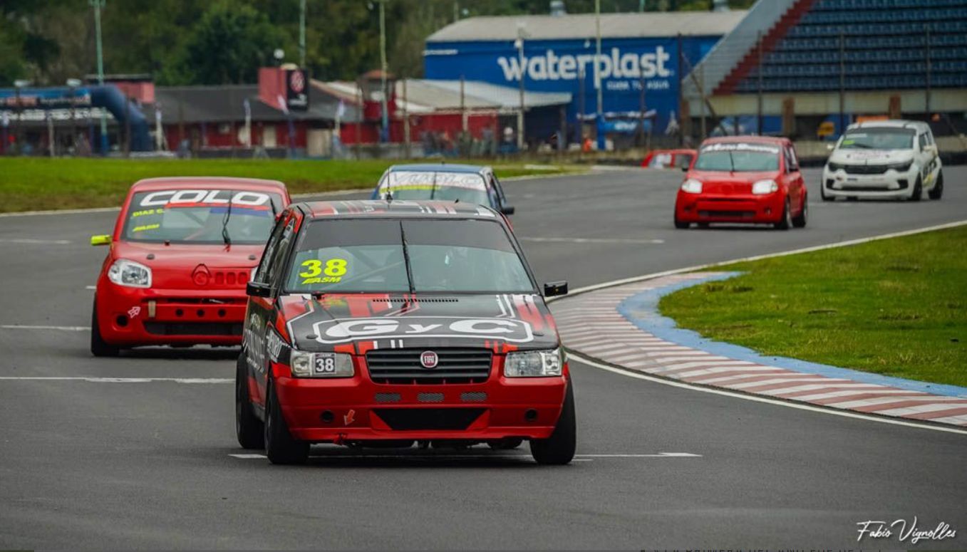 Continúa el calendario de competencias para la Categoría Fiat Uno de la Asociación Standard Mejorado