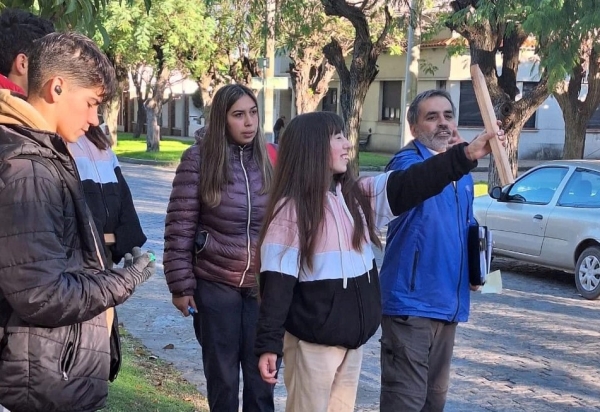 Estudiantes de la escuela agraria realizan un inventario del arbolado urbano de Chascomús