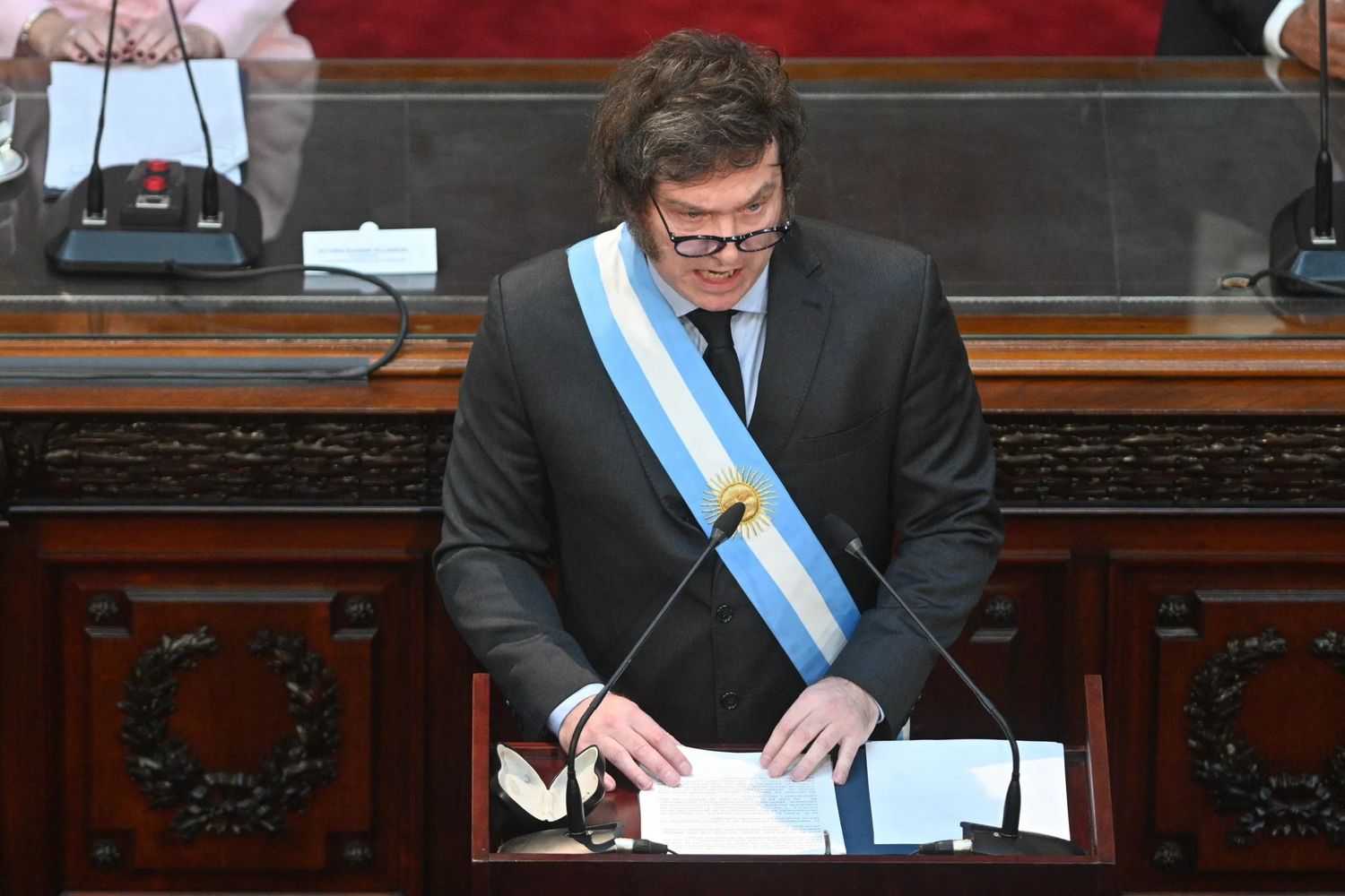 Desayuno con un gabinete en tensión y acto en el cabildo de la contrarrevolución: el 25 de Mayo sin pacto de Milei