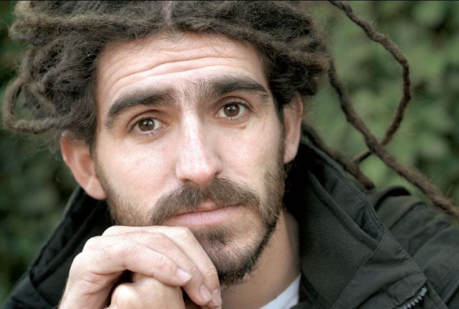 La carta que leyó Manu Lozano tras los dichos homofóbicos de Nicolás Márquez: un relato a corazón abierto