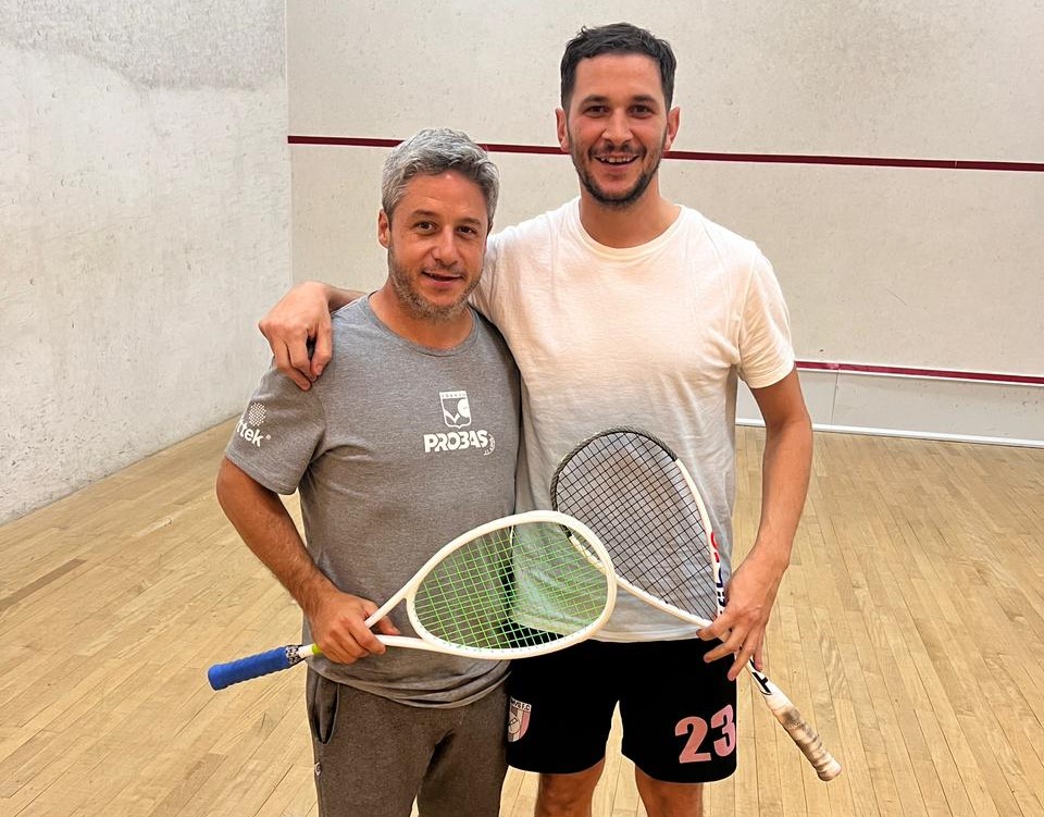 Niki Hargouas ganó el desafío por equipos de squash en Puerto Madero