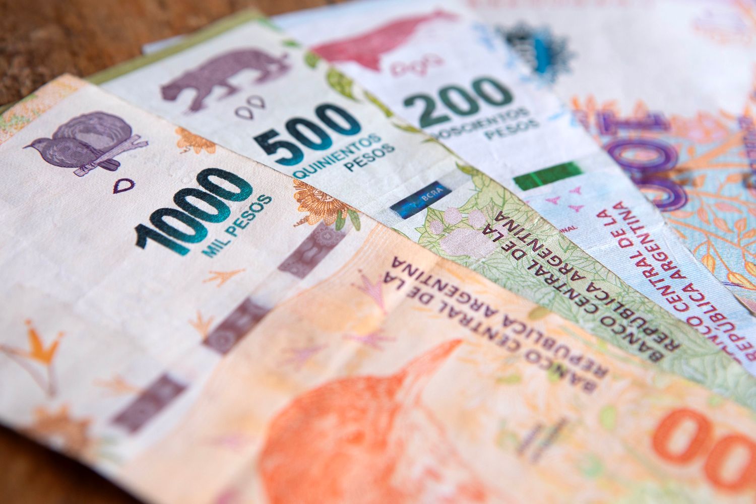 El Gobierno oficializó la suba del salario mínimo: en mayo será de $234.000