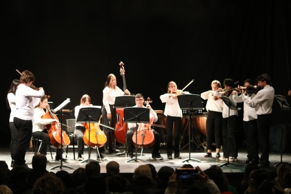 Explorando la evolución de la Música de Cámara: Concierto destacado de la Orquesta-Escuela en el Brazzola