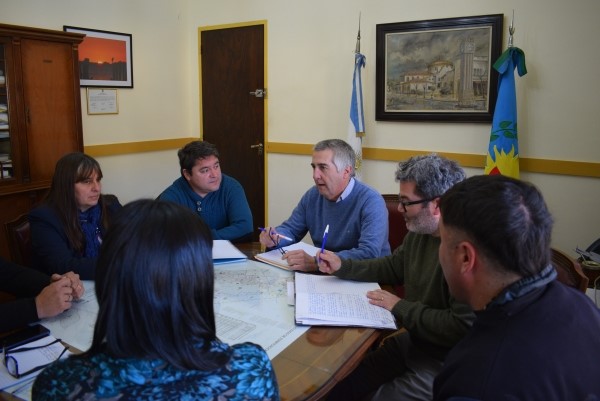 Ejecutivo y sindicatos acuerdan un nuevo aumento salarial para trabajadores municipales