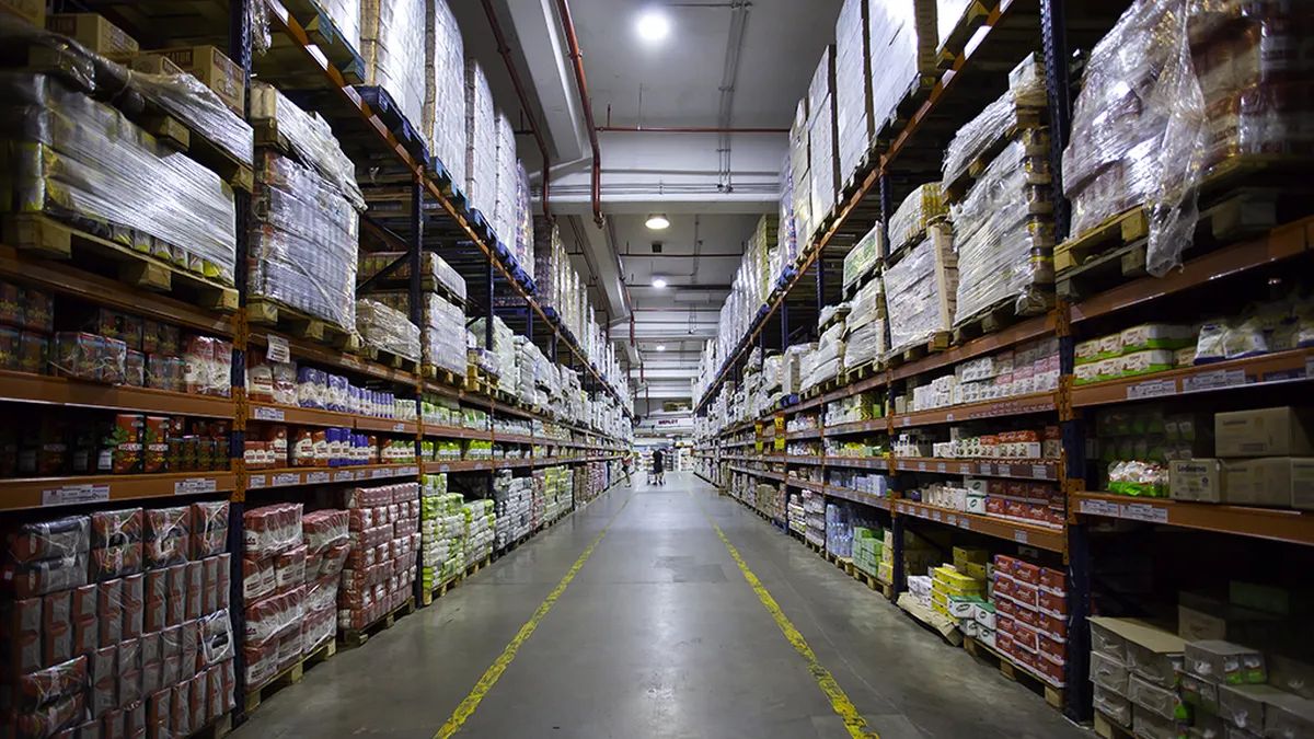 La caída del consumo en supermercados y autoservicios llegó al 12,5% interanual en junio