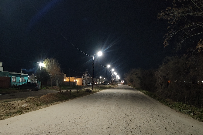 Renovación de las luminarias en el acceso al barrio 30 de Mayo
