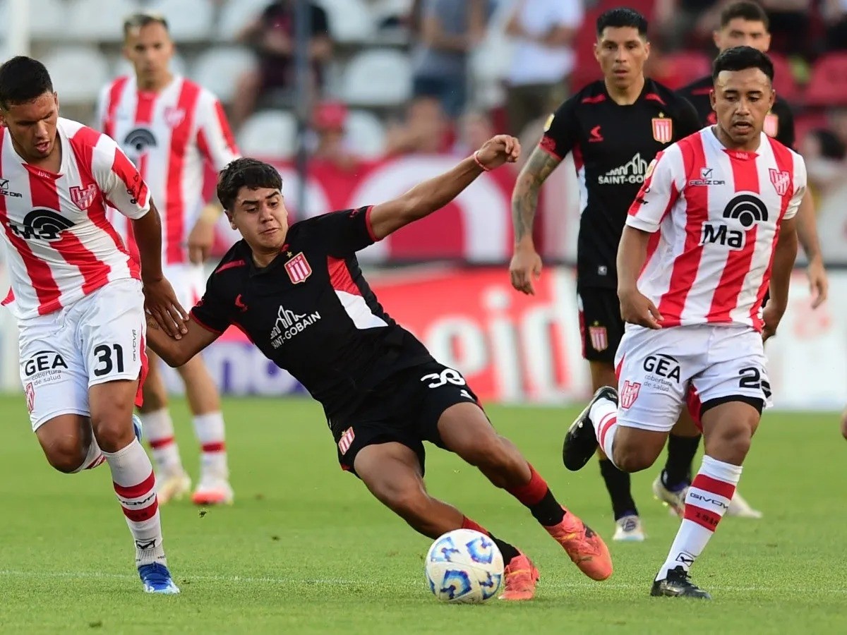 Hoy a las 15: Joaquín Tobio Burgos espera su chance en la visita de Estudiantes a Barracas