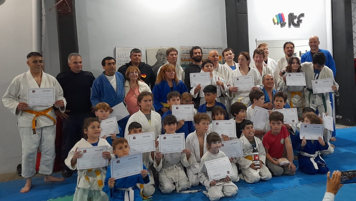 Los Bomberos Voluntarios participaron en la ceremonia de ascenso de la Escuela de Judo Chascomús