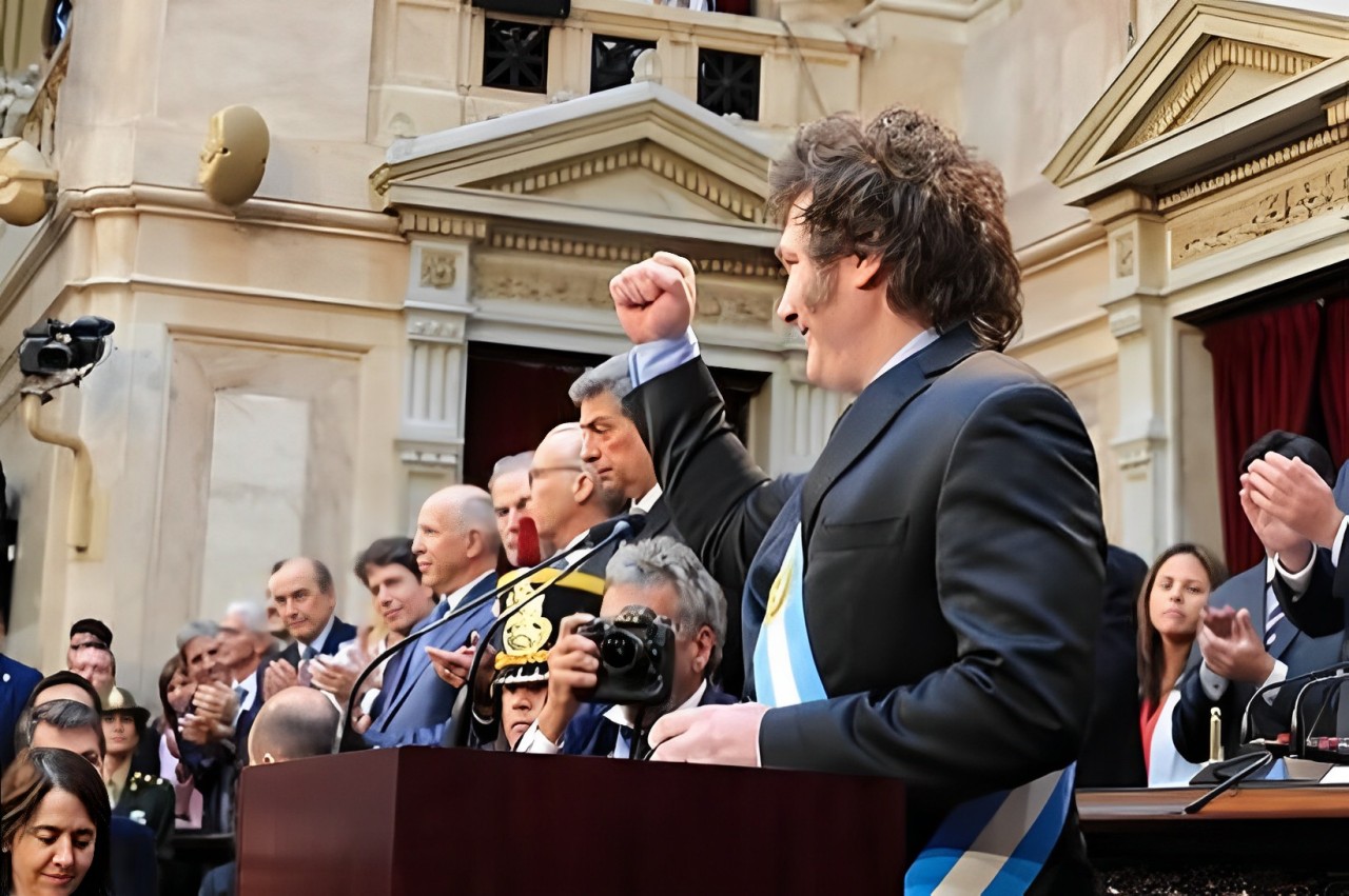 Comienza en Diputados el debate de una ley que limita el uso de los DNU de Milei