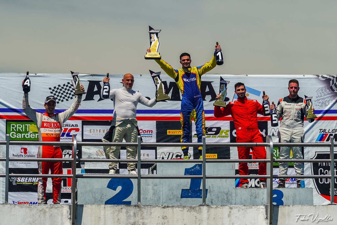 Juanchi Gárriz sigue firme en la lucha por el campeonato tras un gran desempeño en el GP “Luxury Car”