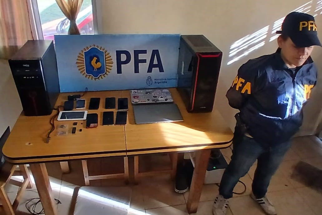 Allanamiento por tenencia y distribución de pornografía infantil en Castelli