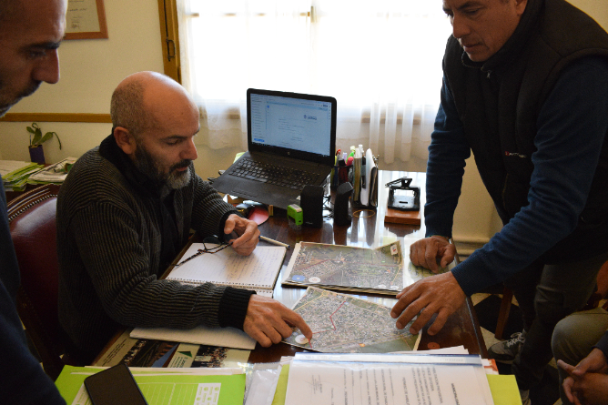 Avanza la planificación del servicio de transporte público que uniría la ciudad desde San Cayetano hasta la laguna