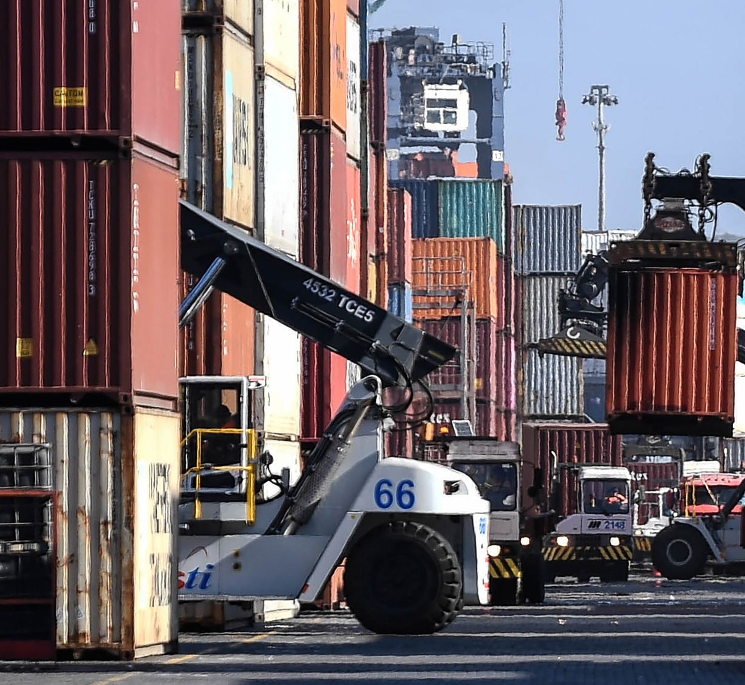 Impuesto PAIS: el Gobierno deja de cobrar una retención e importar será más barato