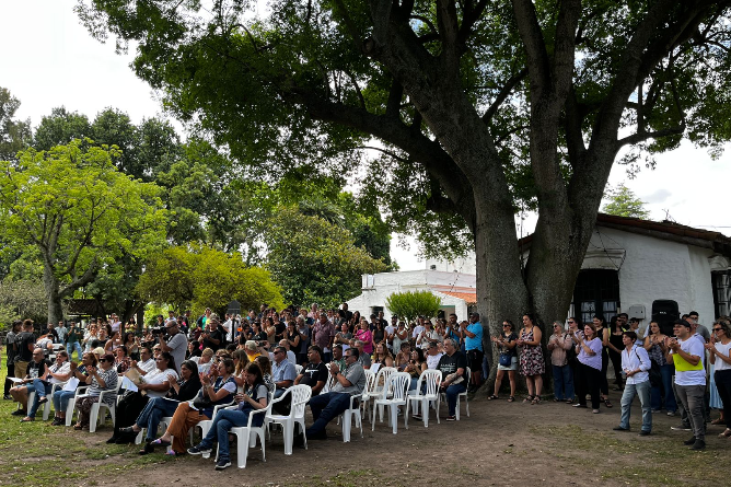 En los jardines del Museo Pampeano se realizó el tradicional brindis con los trabajadores municipales