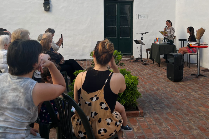 Una chascomunense residente en Alemania presentó su libro en nuestra ciudad