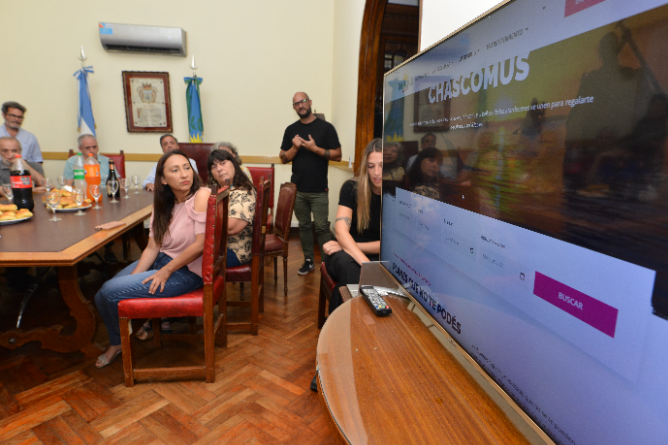 Brindis con prestadores turísticos y presentación de la maqueta de la nueva página web de turismo