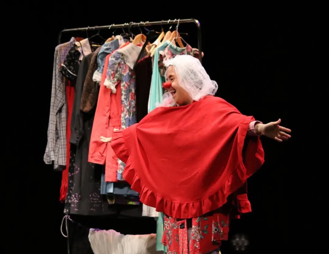 Melisa Granados presenta “Mejunje”, un unipersonal que combina humor y emoción en Mar del Plata