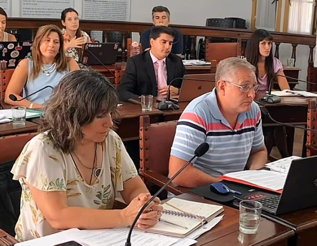 El Concejo Deliberante de Chascomús repudia las tomas de tierras y quemas clandestinas, y apoya a Bomberos Voluntarios tras agresión en la Ruta 2