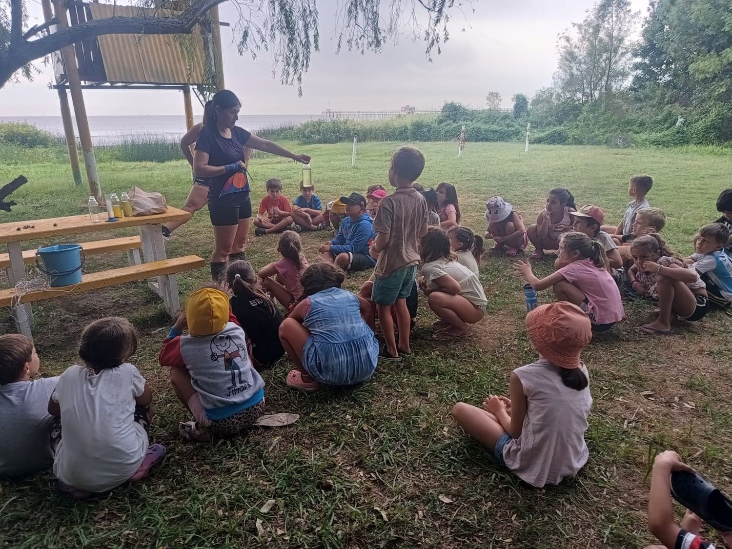 La Provincia capacitó a más de 300 chicos sobre cianobacterias en colonias de vacaciones en Chascomús y en Punta Lara